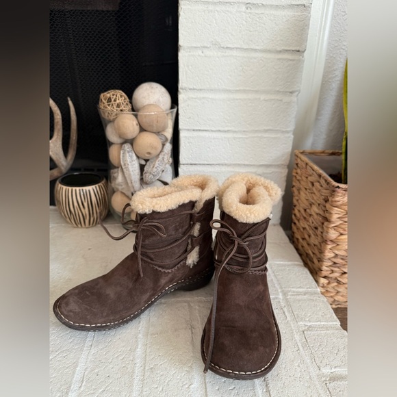 Ugg Caspia Ankle Short Shearling Leather Brown Lace Up Boots Womens Sz 8 - Picture 8 of 11